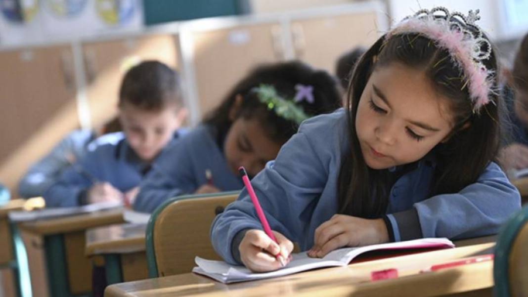 Öğrenciler 9 günlük tatilin ardından ders başı yapıyor! İlk ders zili bugün çaldı 5